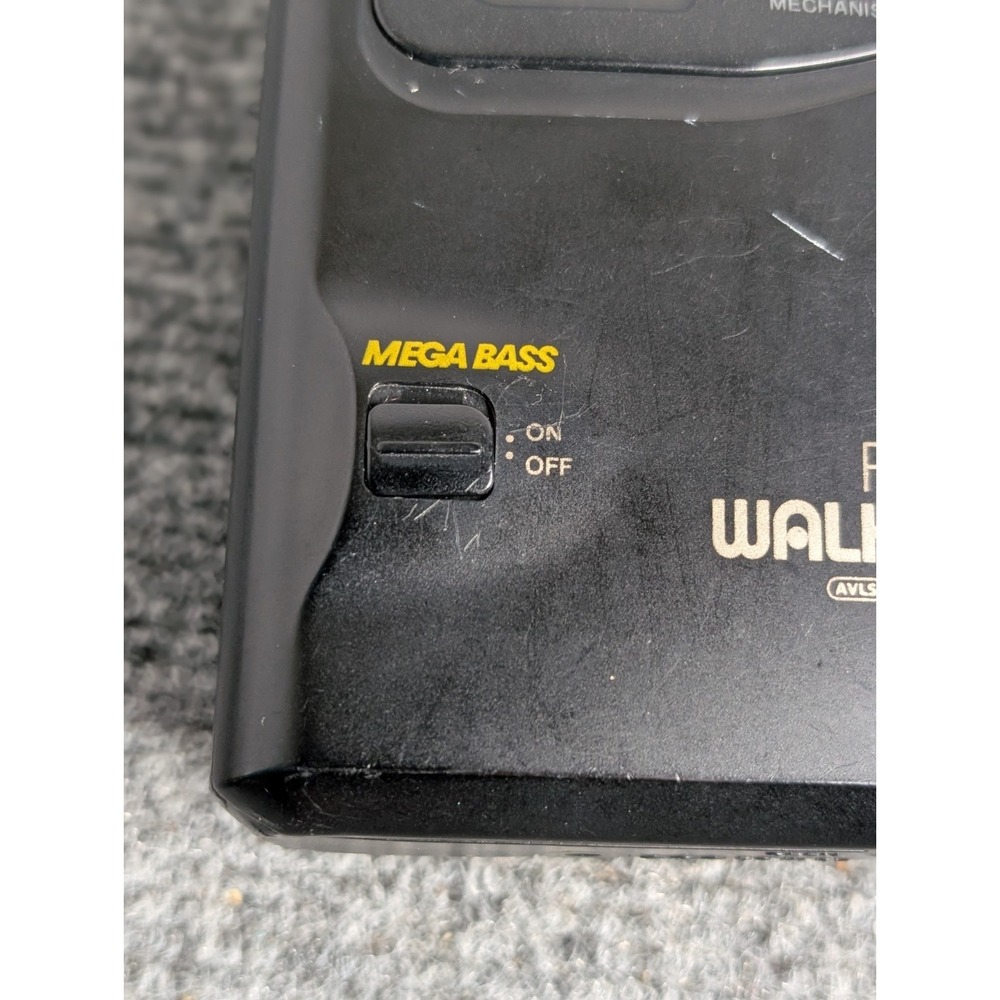 Sony Walkman FM/AM WM-FX103 Radio Cassette Player Mega Base Anti-Rolling Black - Picture 3 of 12